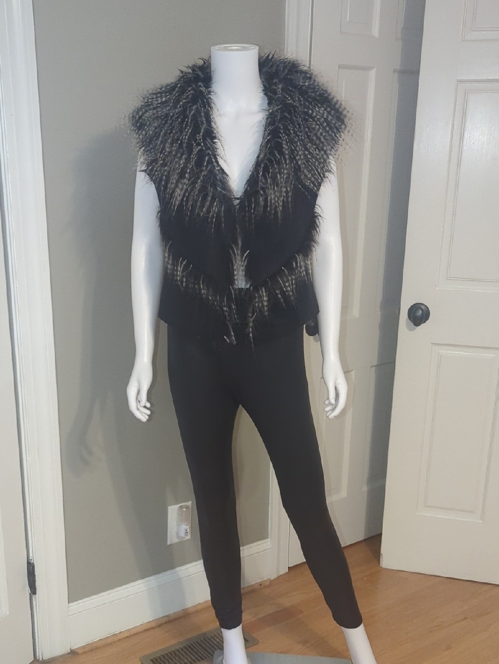 Black Faux Fur-Trim Vest and Pants Set - Women